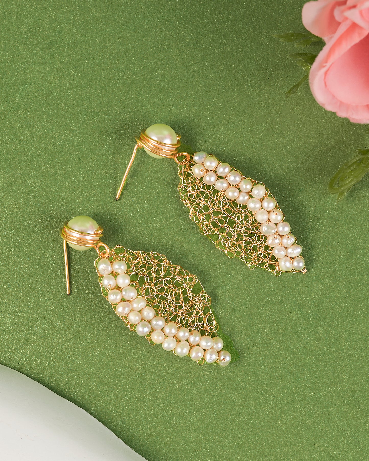 Verdelia Pearl Gold Earring