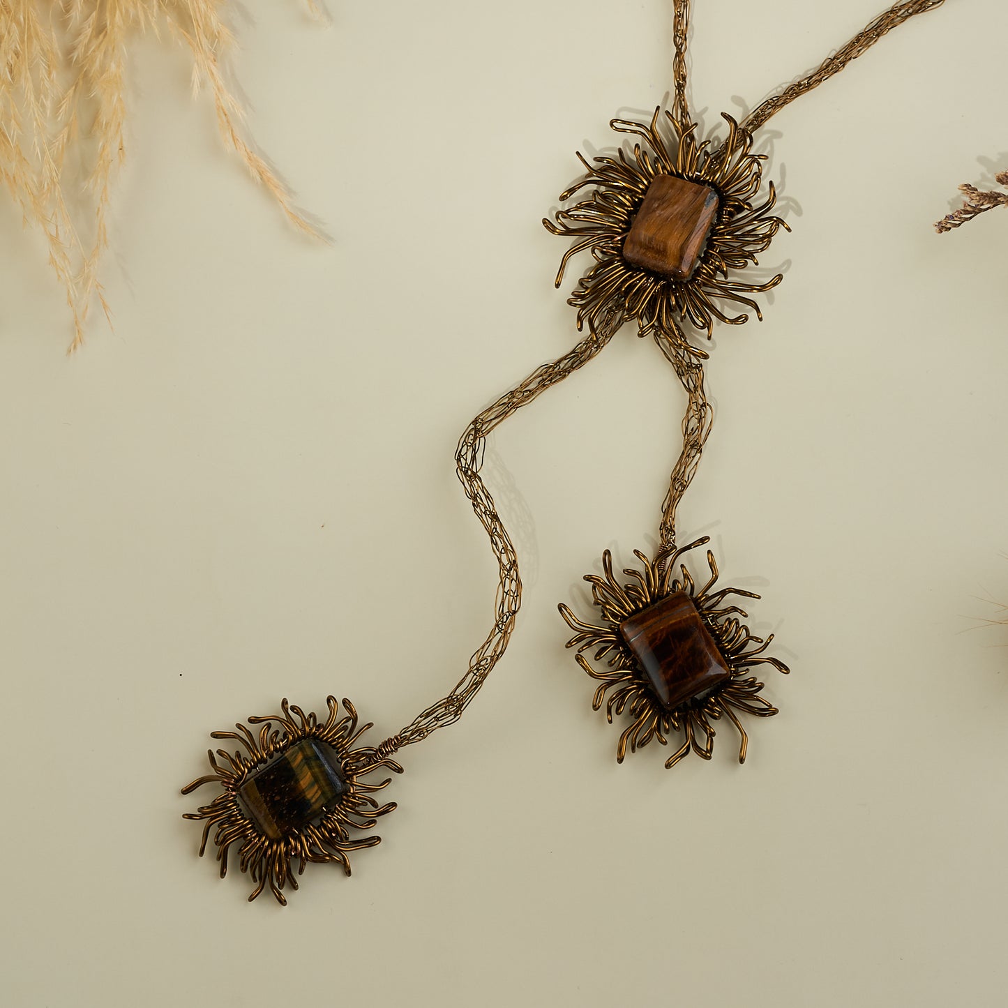 Mata Uroe knitting Tiger eye GM