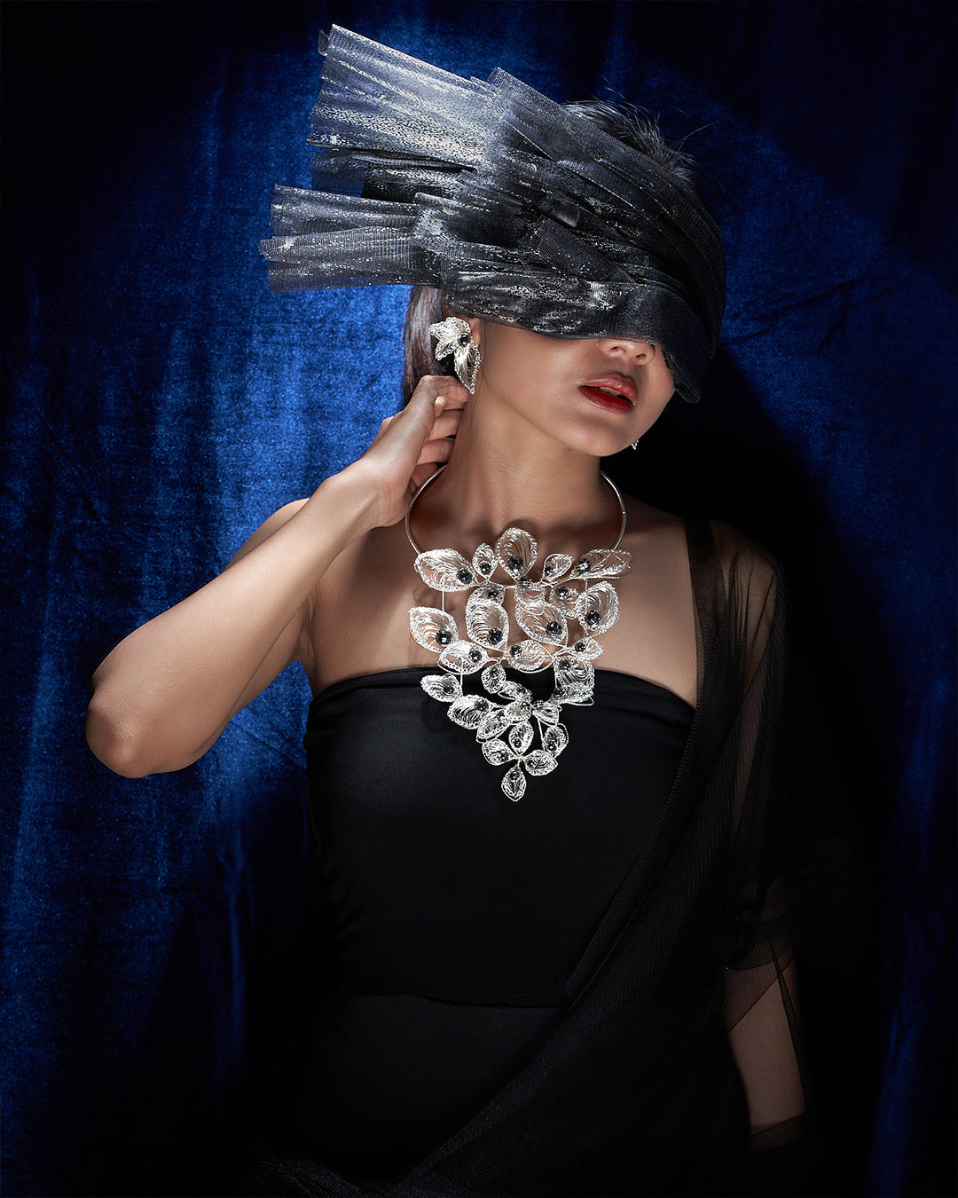 Padma Necklace Silver Hematite