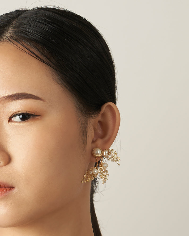 Dreamy Petal Earring Pearl Gold