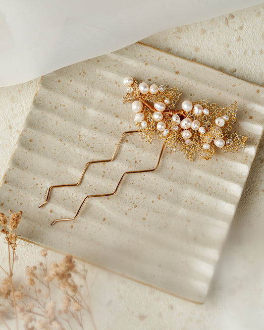 Dreamy Petal Hairpin Pearl Gold