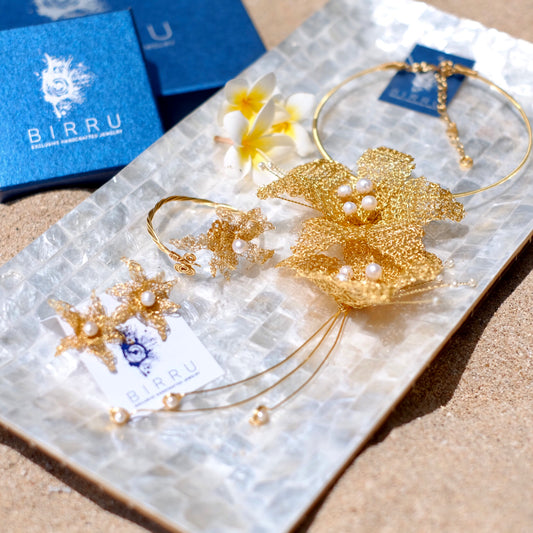 FRANGIPANI NECKLACE GOLD PEARL