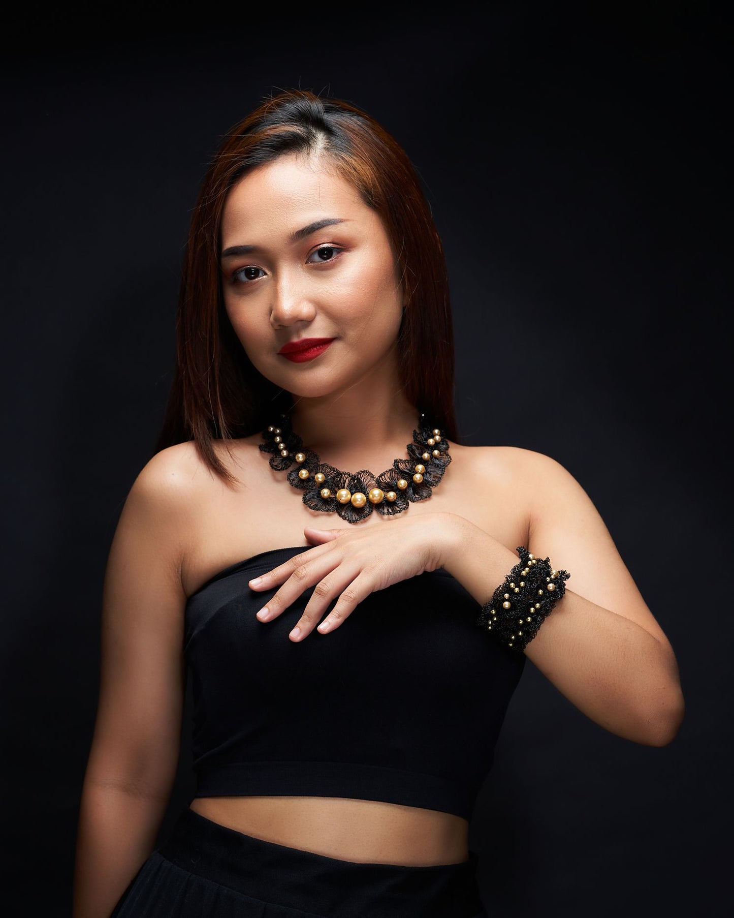 Wave choker pearl black
