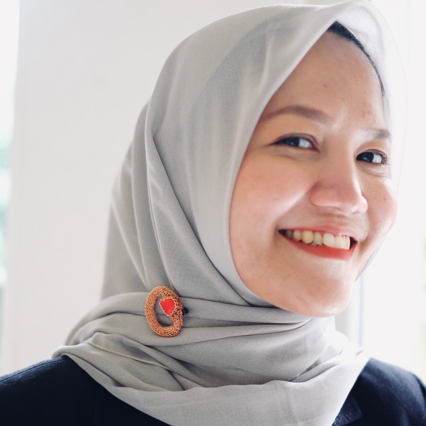 BROOCH BULAN CORAL