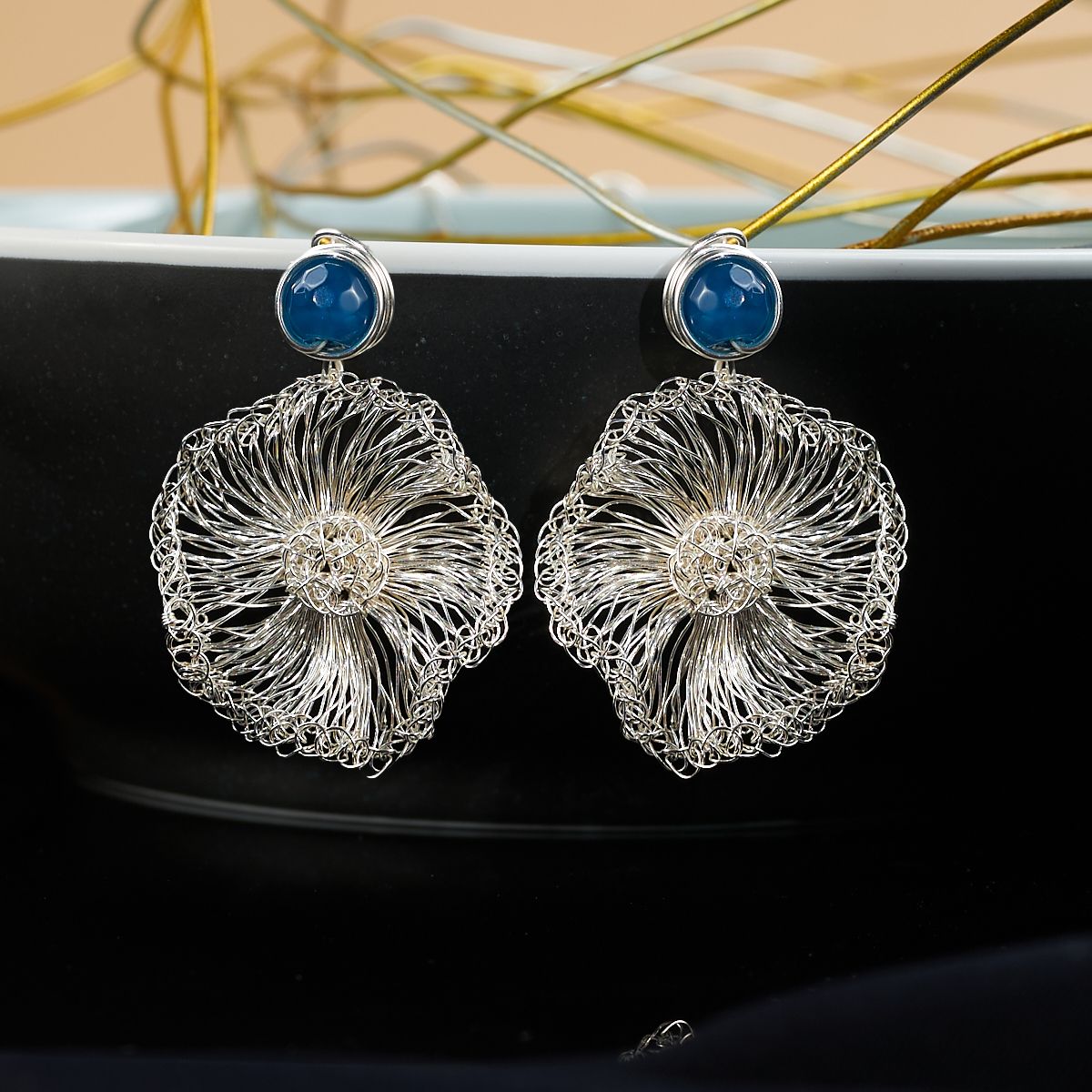 Wave studded earring blue silver