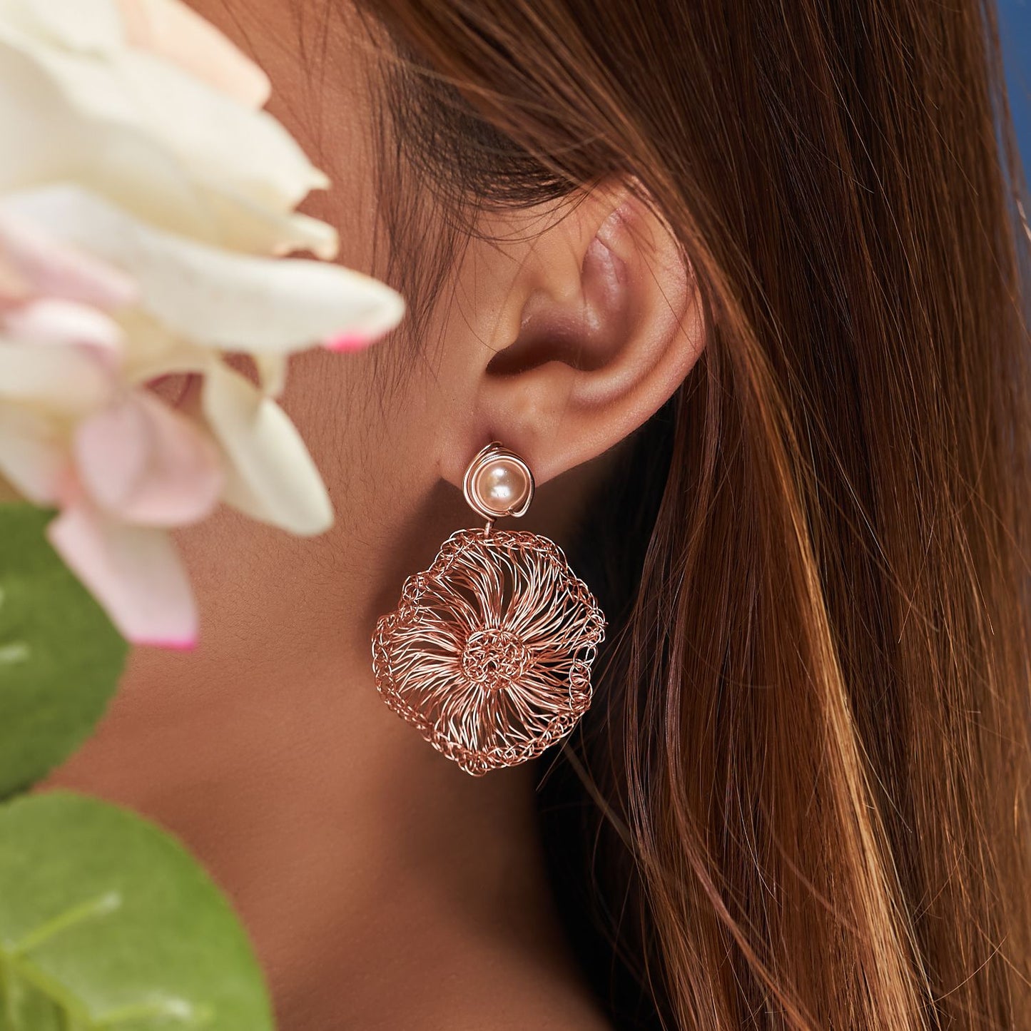 Wave studded earring pearl pink