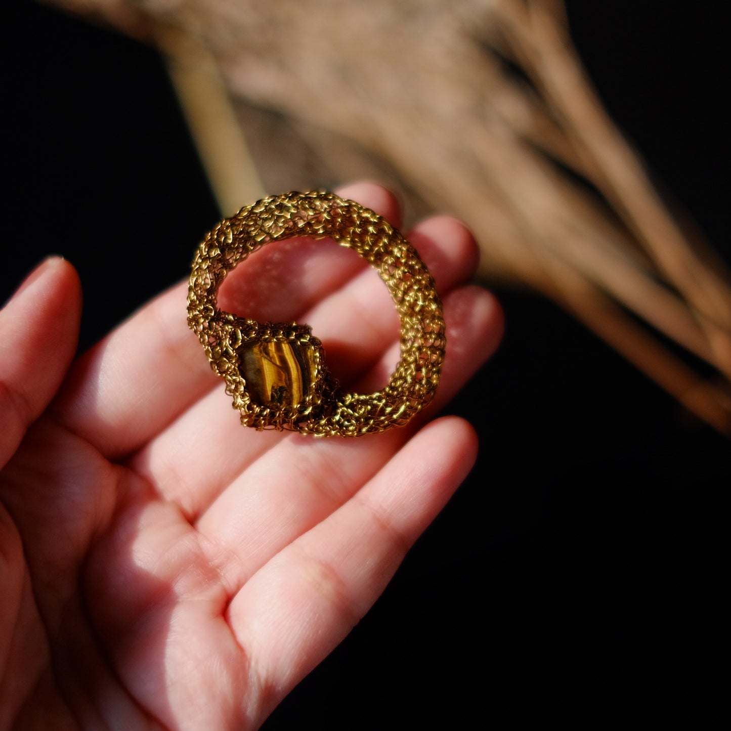 BROOCH BULAN TIGEREYE