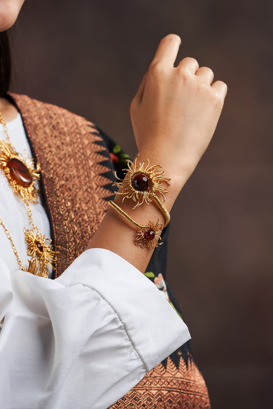 Mata Uroe Brown Gold Bangle