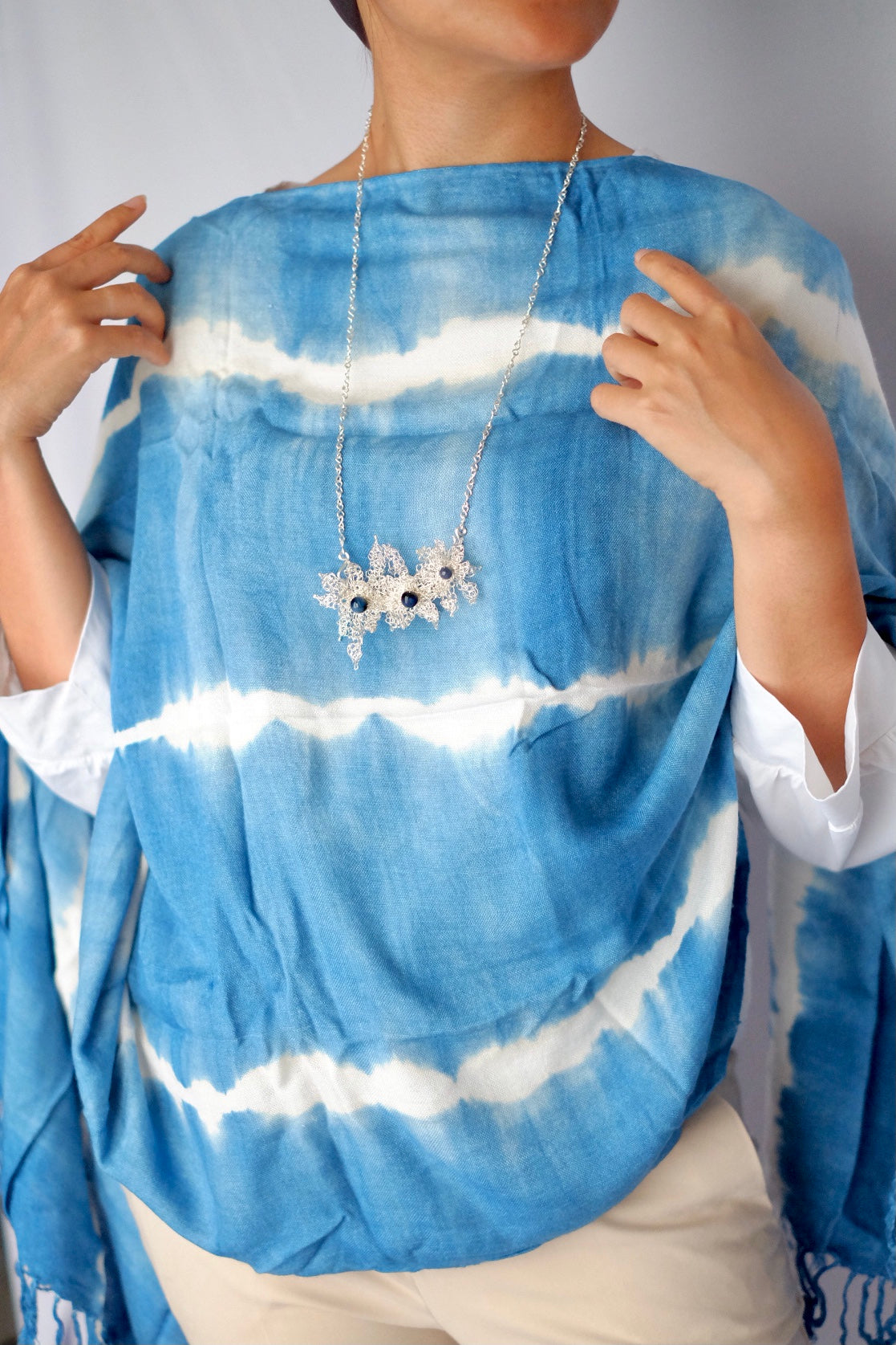 KEMUNING NECKLACE BLUE SILVER