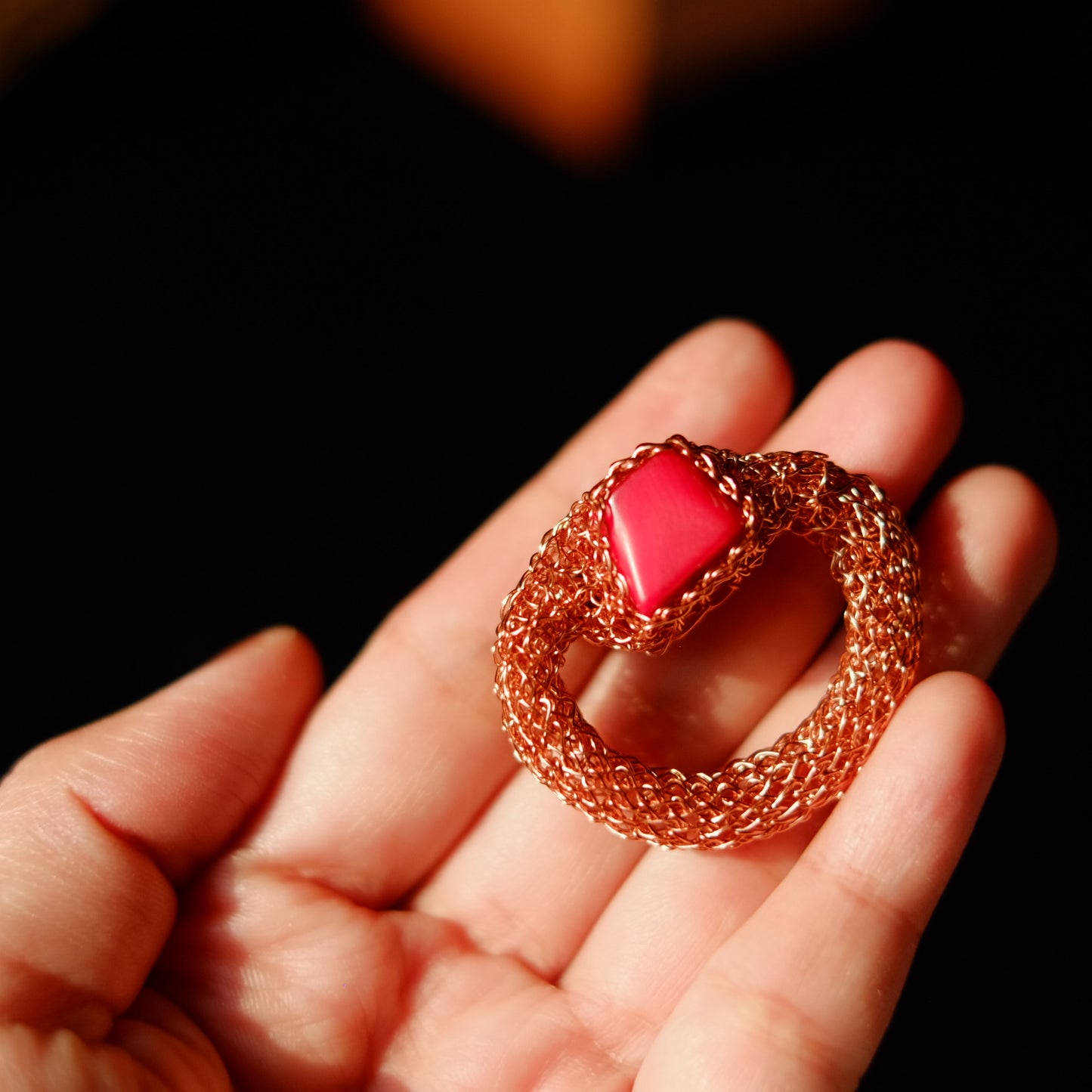 BROOCH BULAN CORAL