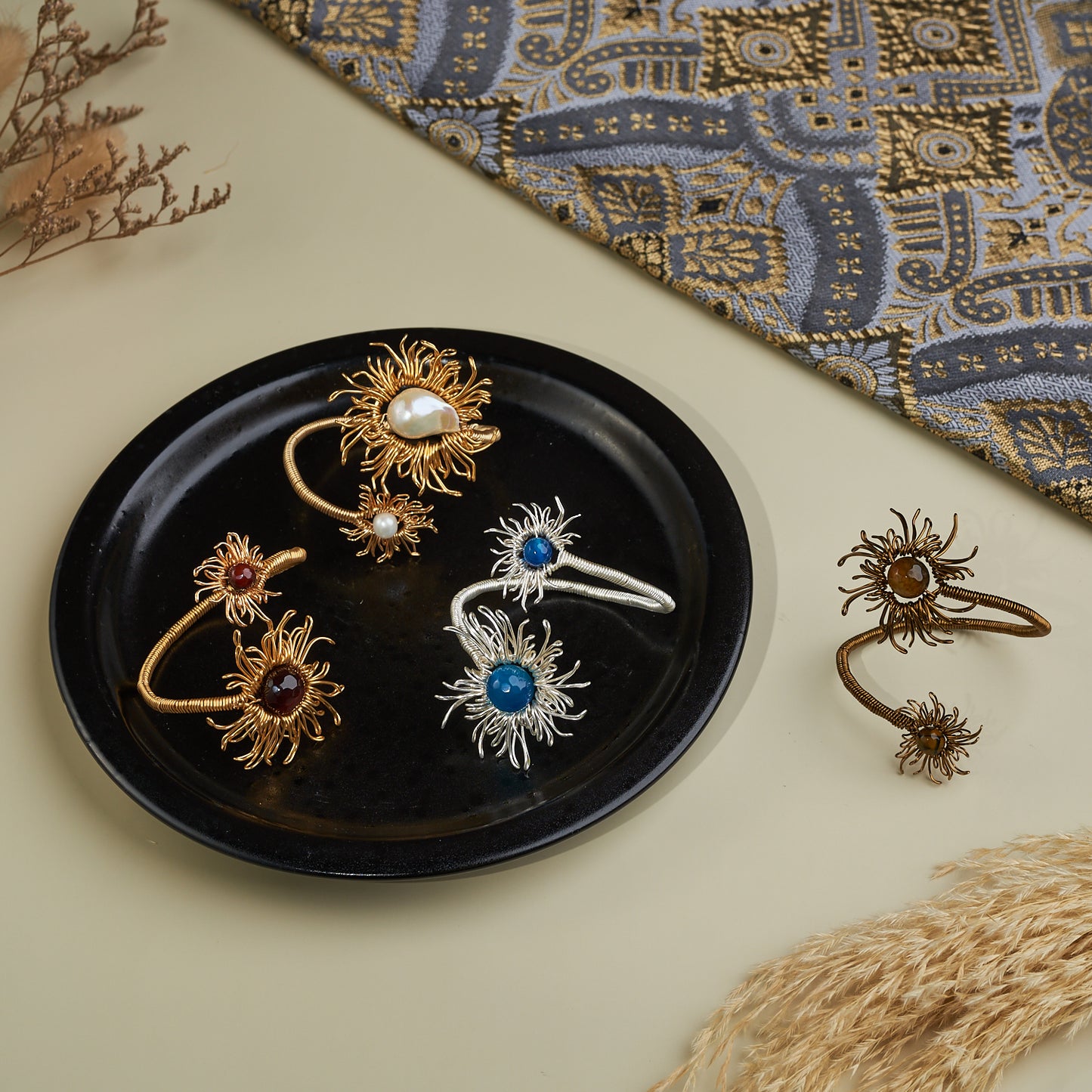 Mata Uroe Brown Gold Bangle