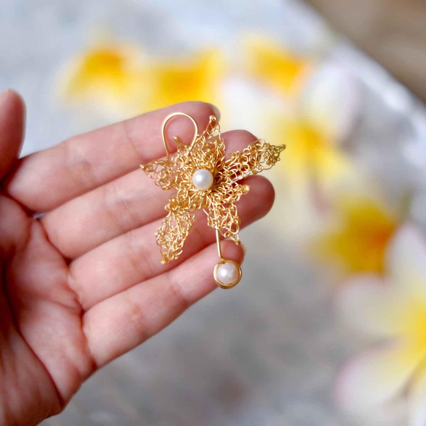 KEMUNING EARRINGS GOLD PEARL