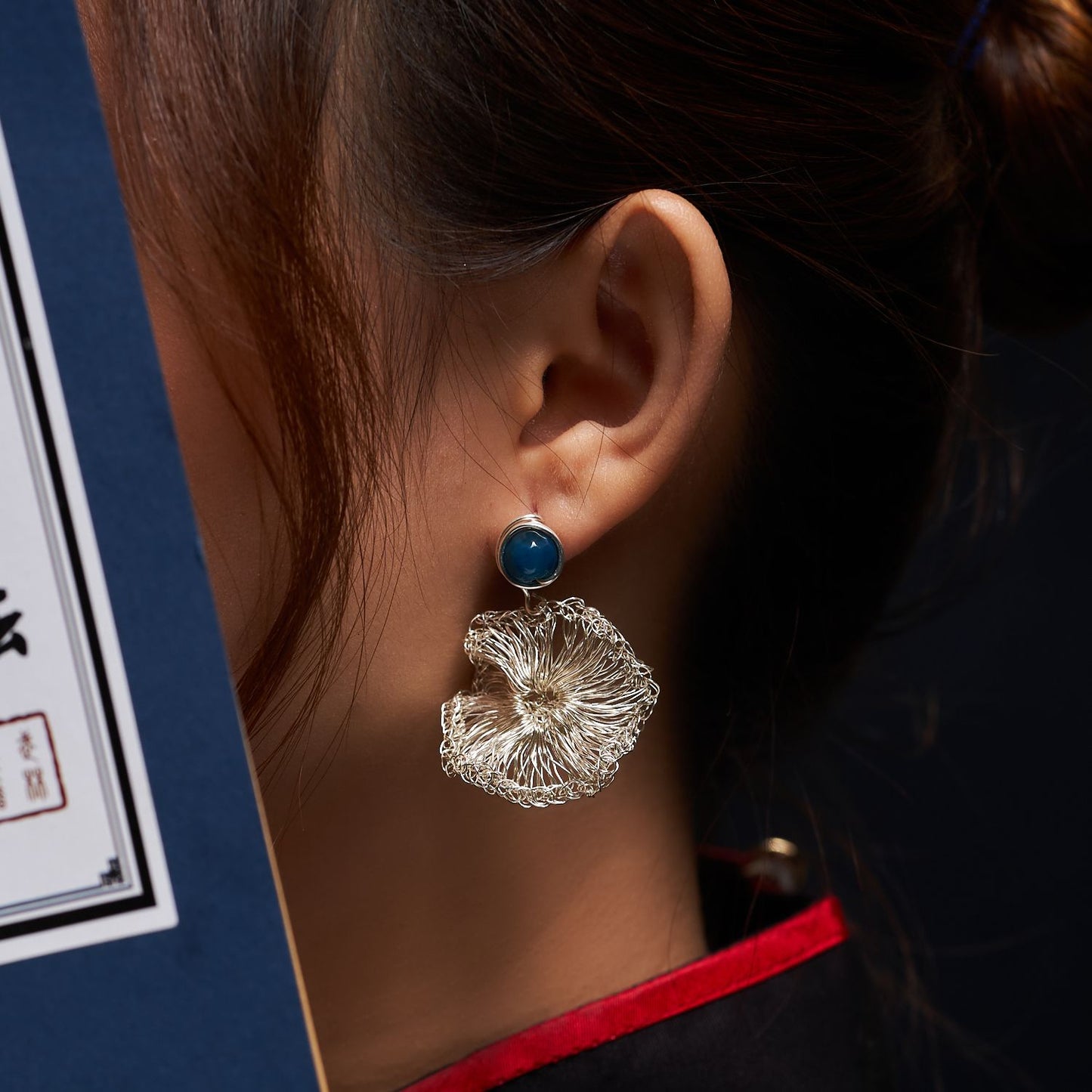 Wave studded earring blue silver