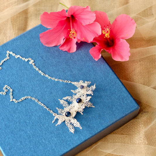 KEMUNING NECKLACE BLUE SILVER