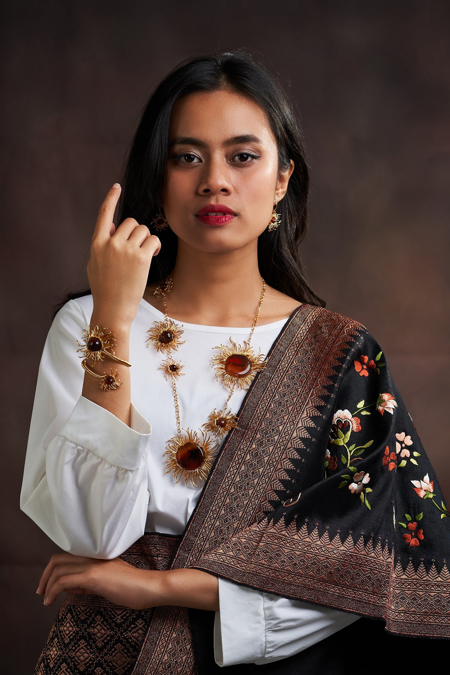 Mata Uroe Brown Gold  Long necklace
