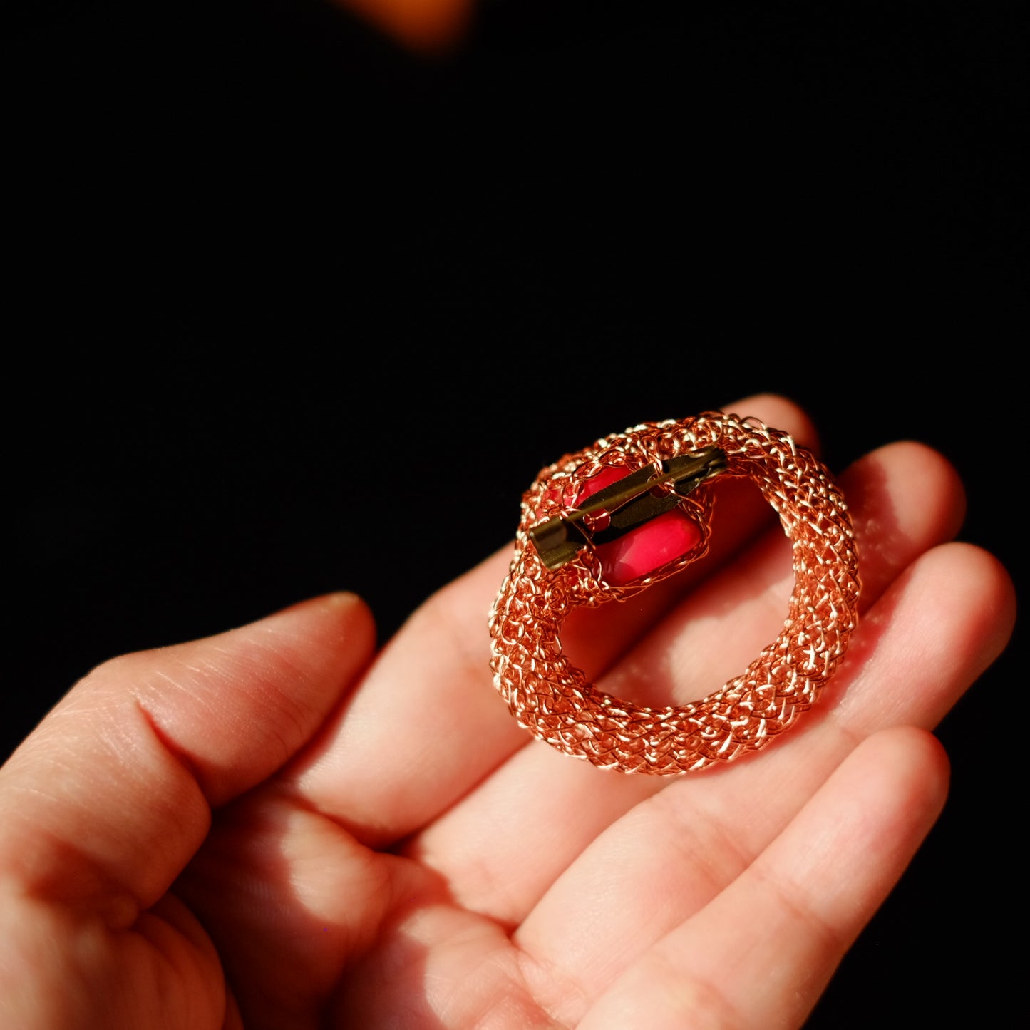 BROOCH BULAN CORAL