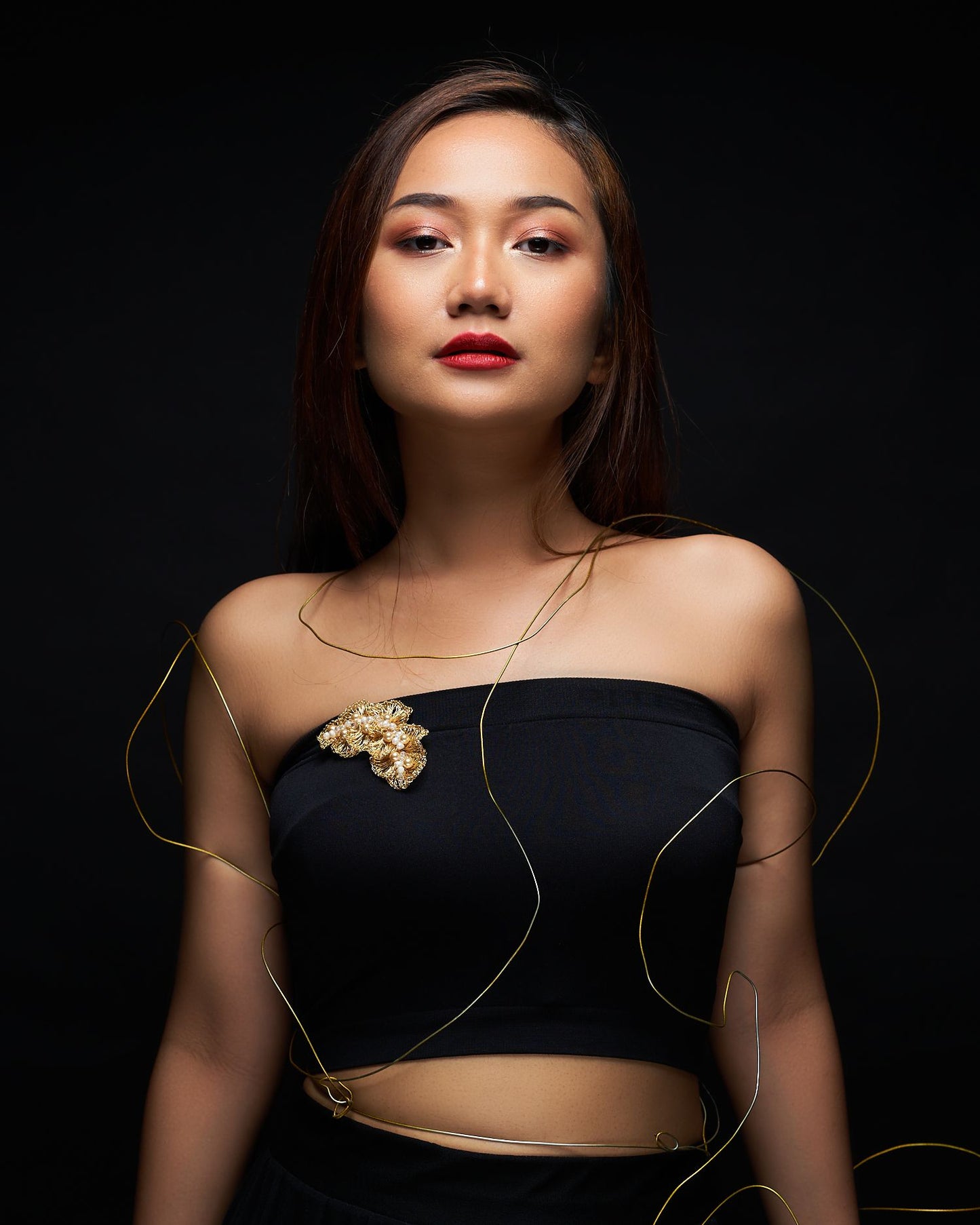 Crescent wave brooch pearl gold